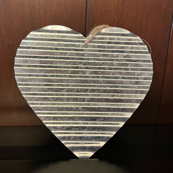 Valentine’s Decor Bundle - 8 Pieces - Picture 7 of 15